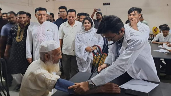 মেয়র টিটুর উদ্যোগে মেডিকেল ক্যাম্প: ২৫০ রোগী পেল চিকিৎসা ও ওষুধ