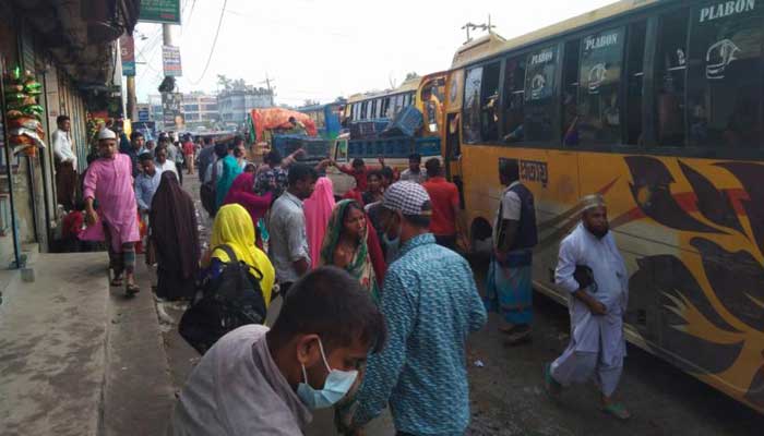 ত্রিশাল যাত্রী ছাউনীর অভাবে যাত্রীদের ভোগান্তি