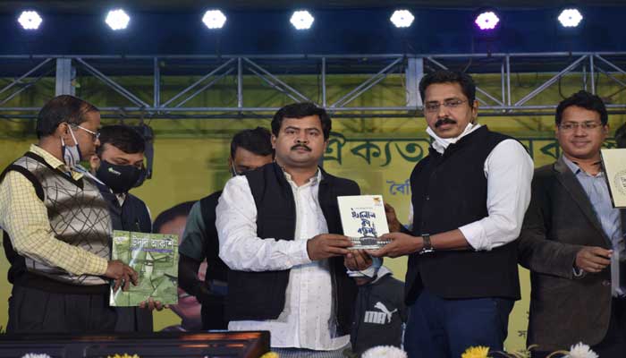 ‘মিলন উৎসব’ মঞ্চে উদার আকাশ উদ্বোধন করলেন বিত্ত নিগম চেয়ারম্যান ‘মিলন উৎসব’ মঞ্চে উদার আকাশ উদ্বোধন করলেন বিত্ত নিগম চেয়ারম্যান