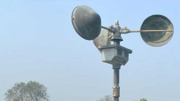 রাতে তীব্র ঝড়ের আশঙ্কা :হুঁশিয়ারি সংকেত রাতে তীব্র ঝড়ের আশঙ্কা :হুঁশিয়ারি সংকেত