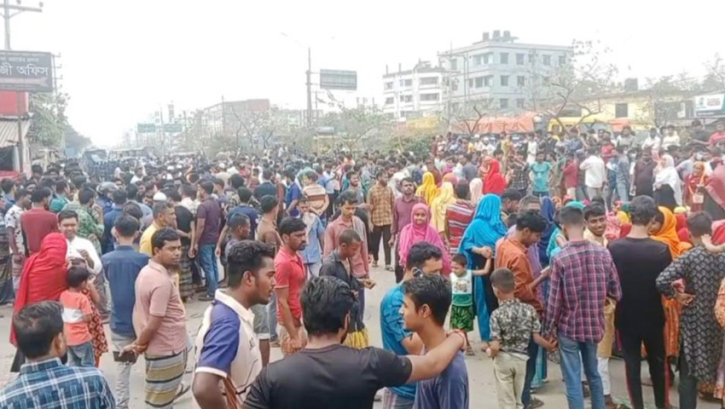 বোনাস বৃদ্ধির দাবিতে ঢাকা-ময়মনসিংহ মহাসড়ক অবরোধ বোনাস বৃদ্ধির দাবিতে ঢাকা-ময়মনসিংহ মহাসড়ক অবরোধ