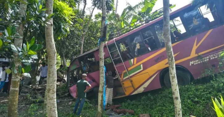 গোপালগঞ্জে বাস-ট্রাকের মুখোমুখি সংঘর্ষে নিহত ৩, আহত ২৫