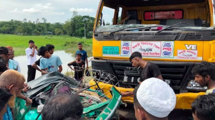 লরি-অটোরিকশা সংঘর্ষে একই পরিবারের ৩ জনসহ নিহত ৪