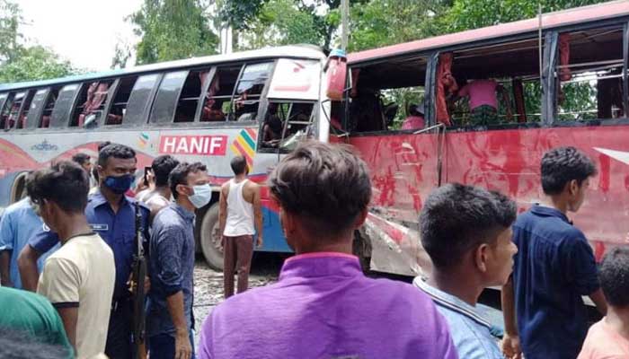 ঈদের দিন দুই বাসের সংঘর্ষে নিহত ৩ : আহত অর্ধশতাধিক ঈদের দিন দুই বাসের সংঘর্ষে নিহত ৩ : আহত অর্ধশতাধিক