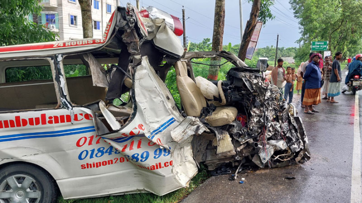 গোপালগঞ্জে অ্যাম্বুলেন্স ও ট্রাকের মুখোমুখি সংঘর্ষে, নিহত ৪