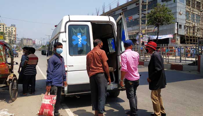 করোনা : অ্যাম্বুলেন্স যখন যাত্রীবাহী গাড়ি করোনা : অ্যাম্বুলেন্স যখন যাত্রীবাহী গাড়ি