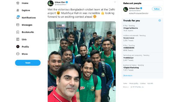মুশফিকদের সাথে আরবাজের সেলফি মুশফিকদের সাথে আরবাজের সেলফি