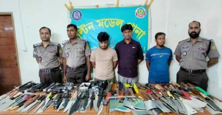 মতিঝিলে ৪৬৪ দেশীয় অস্ত্রসহ ৩ বিক্রেতা গ্রেপ্তার
