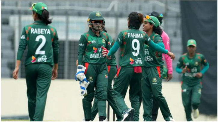 মালয়েশিয়াকে হারিয়ে সেমিতে বাংলাদেশের মেয়েরা মালয়েশিয়াকে হারিয়ে সেমিতে বাংলাদেশের মেয়েরা