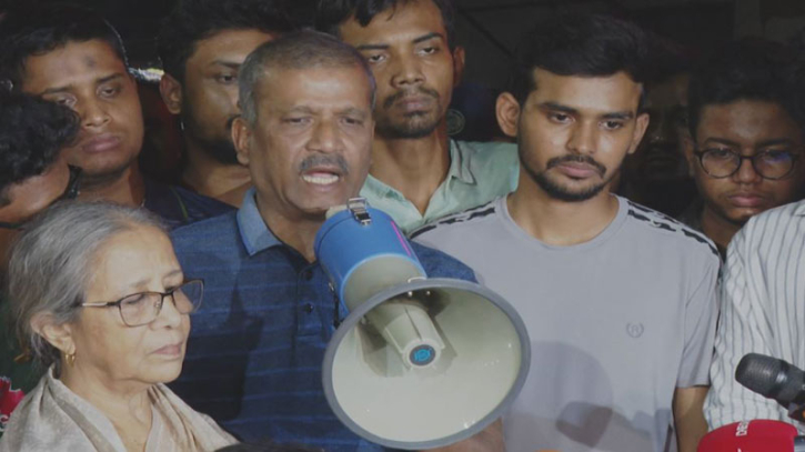 উপদেষ্টাদের আশ্বাসে হাসপাতালে ফিরেছেন আহতরা উপদেষ্টাদের আশ্বাসে হাসপাতালে ফিরেছেন আহতরা