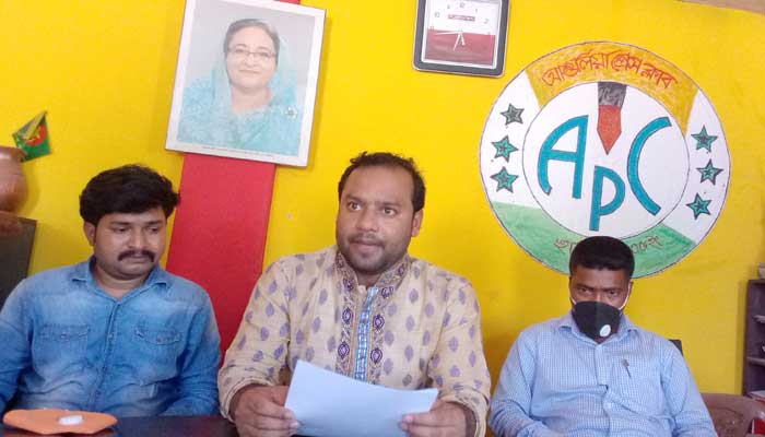 আশুলিয়ায় হয়রানির অভিযোগ ইন্সুরেন্স কর্মকর্তার