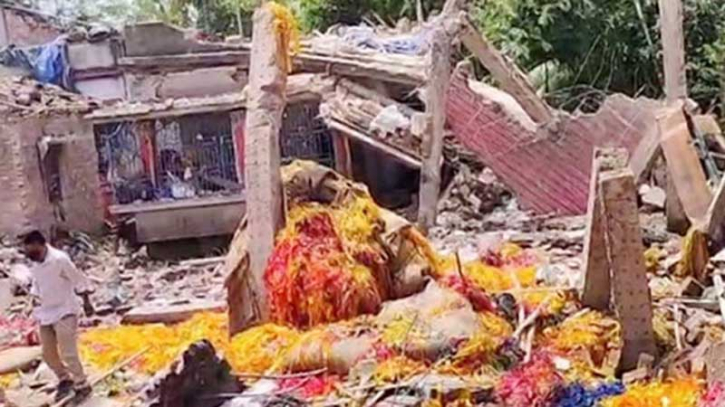 পশ্চিমবঙ্গে বাজি কারখানায় বিস্ফোরণ, নিহত ১০ পশ্চিমবঙ্গে বাজি কারখানায় বিস্ফোরণ, নিহত ১০