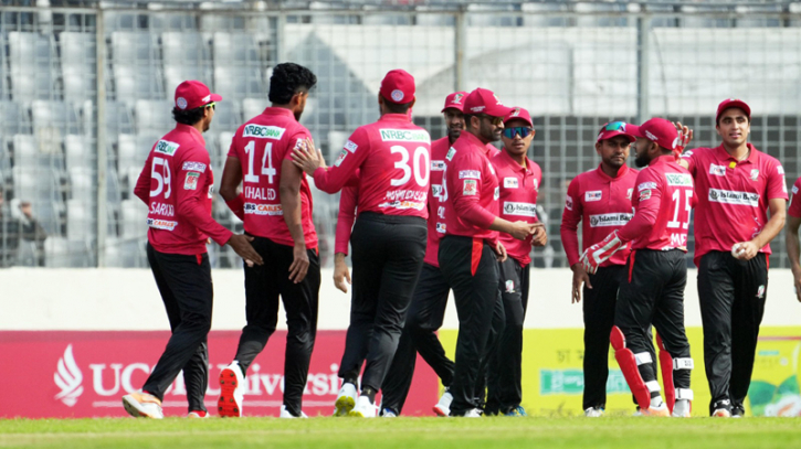 রংপুরকে হারিয়ে বিপিএলের ফাইনালে বরিশাল রংপুরকে হারিয়ে বিপিএলের ফাইনালে বরিশাল