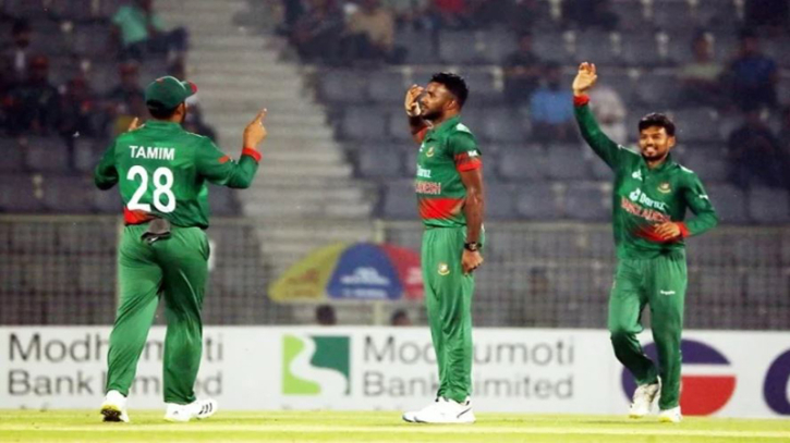 রেকর্ড ব্যবধানে আইরিশদের হারাল বাংলাদেশ রেকর্ড ব্যবধানে আইরিশদের হারাল বাংলাদেশ