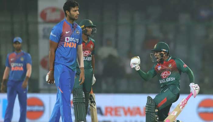 টস হেরে ব্যাটিংয়ে বাংলাদেশ টস হেরে ব্যাটিংয়ে বাংলাদেশ
