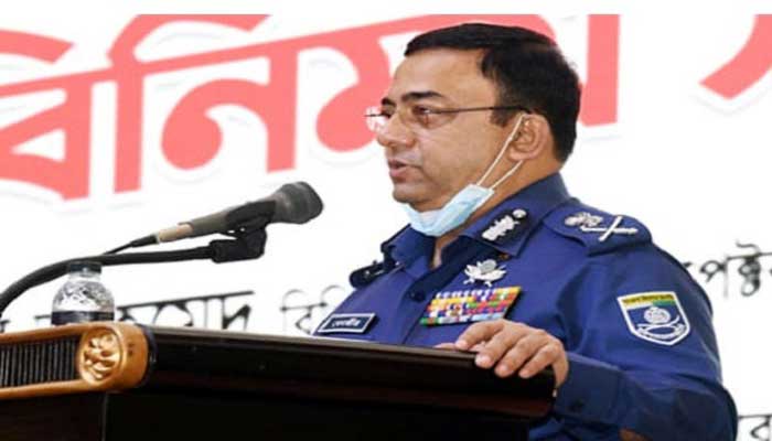 তারা গাড়ি কেনার টাকা পান কোথায়, প্রশ্ন আইজিপি’র