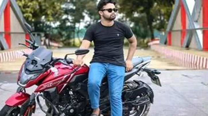 ঠাকুরগাঁওয়ের ট্রাক্টরের চাকায় প্রাণ গেল যুবকের ঠাকুরগাঁওয়ের ট্রাক্টরের চাকায় প্রাণ গেল যুবকের