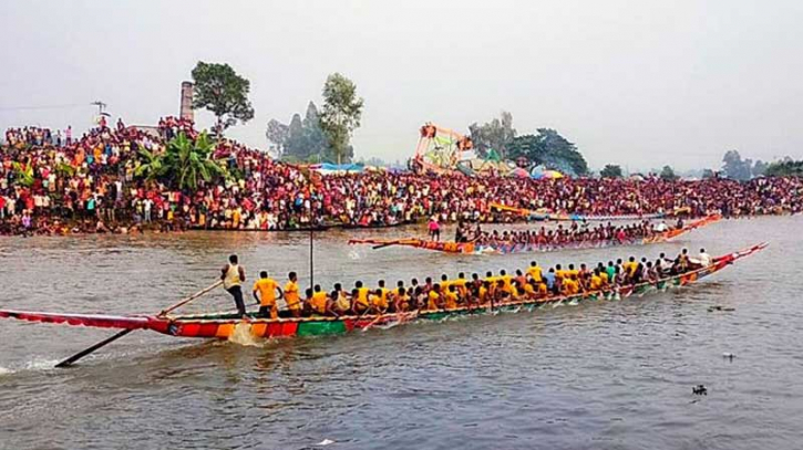 নৌকাবাইচ দেখতে ইছামতীর পাড়ে যাচ্ছেন রাষ্ট্রপতি নৌকাবাইচ দেখতে ইছামতীর পাড়ে যাচ্ছেন রাষ্ট্রপতি