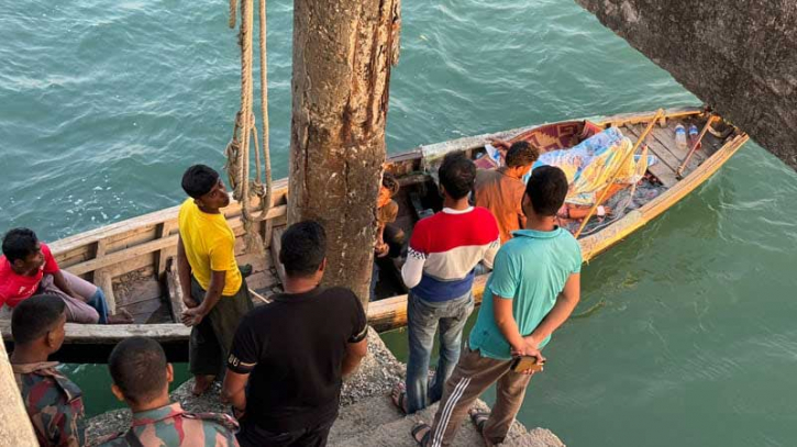 মিয়ানমার থেকে ডিঙি নৌকায় এলো গুলিবিদ্ধ নারীসহ ৫ জন মিয়ানমার থেকে ডিঙি নৌকায় এলো গুলিবিদ্ধ নারীসহ ৫ জন