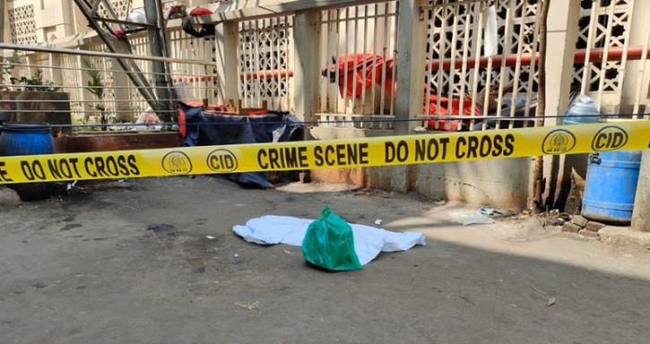 বায়তুল মোকাররমের পাশে ২টি কাটা হাত : স্কাউট ভবনের সামনে মিলল পা