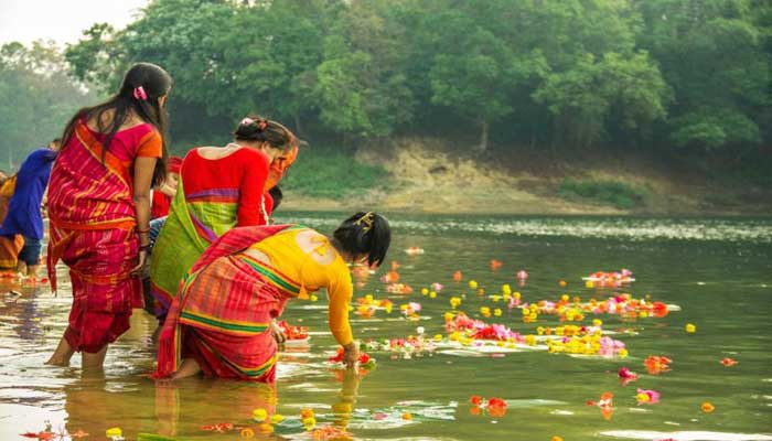 ফুল ভাসানোর মধ্য দিয়ে পাহাড়ে বৈসাবি উৎসব শুরু