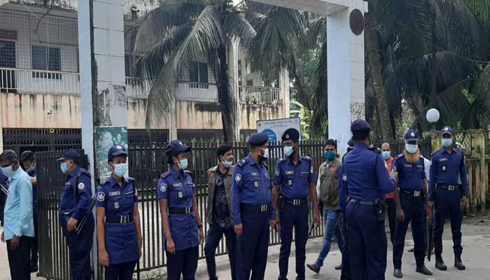 রিফাত হত্যা: ১৪ আসামির রায় ঘিরে বরগুনায় নিরাপত্তা জোরদার রিফাত হত্যা: ১৪ আসামির রায় ঘিরে বরগুনায় নিরাপত্তা জোরদার