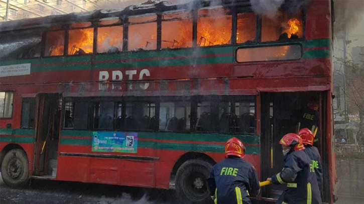 মতিঝিলে বাংলাদেশ ব্যাংকের স্টাফ বাসে আগুন মতিঝিলে বাংলাদেশ ব্যাংকের স্টাফ বাসে আগুন