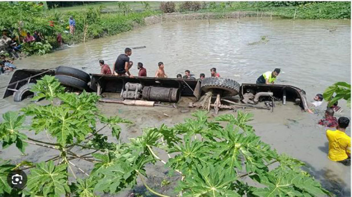 ঝালকাঠিতে বাস পুকুরে পড়ে শিশুসহ নিহত ১৪