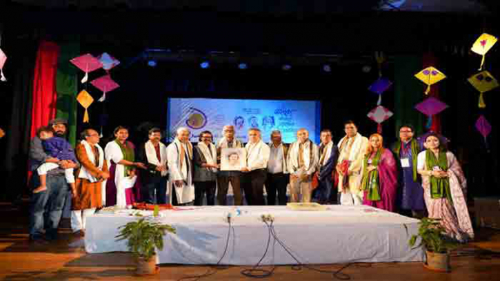 ছায়ানটে অনুষ্ঠিত হলো সমধারা’র ১০ম কবিতা উৎসব ছায়ানটে অনুষ্ঠিত হলো সমধারা’র ১০ম কবিতা উৎসব