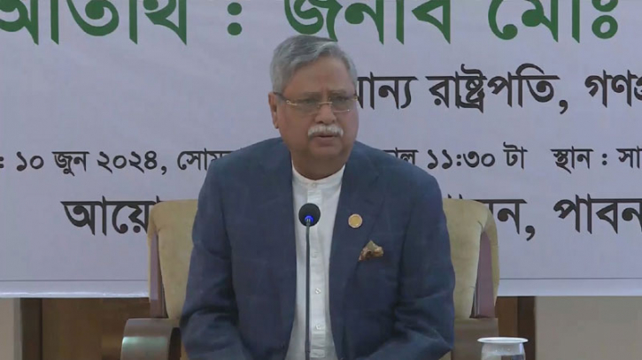 নিয়মনীতি মেনে চললেই ব্যবসায়ীদের পাশে থাকবে সরকার: রাষ্ট্রপতি নিয়মনীতি মেনে চললেই ব্যবসায়ীদের পাশে থাকবে সরকার: রাষ্ট্রপতি