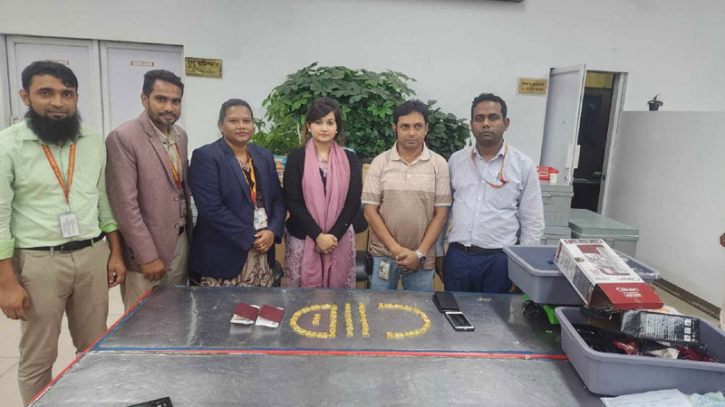 বিমানবন্দরে ৫ কোটি টাকার স্বর্ণচালান ধরা বিমানবন্দরে ৫ কোটি টাকার স্বর্ণচালান ধরা