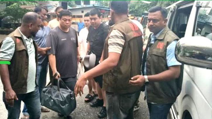 কক্সবাজারে দুই হাজার আইফোনসহ ৬ চীনা নাগরিক গ্রেফতার