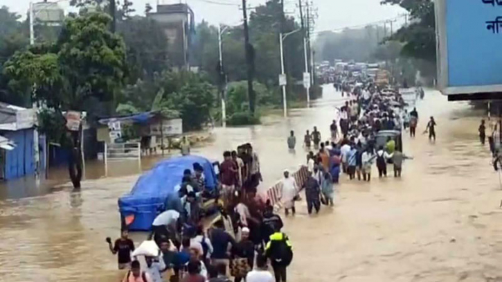 পানির নিচে খাগড়াছড়ি-রাঙ্গামাটি সড়ক : যান চলাচল বন্ধ পানির নিচে খাগড়াছড়ি-রাঙ্গামাটি সড়ক : যান চলাচল বন্ধ