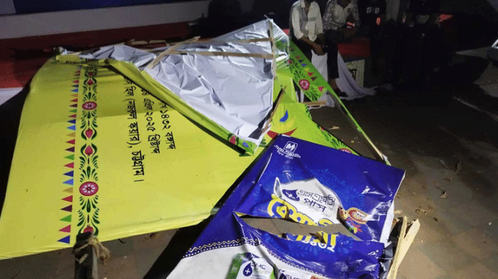 চট্টগ্রামে ডিসি হিলে নববর্ষের অনুষ্ঠানের মঞ্চ ভাঙচুর চট্টগ্রামে ডিসি হিলে নববর্ষের অনুষ্ঠানের মঞ্চ ভাঙচুর
