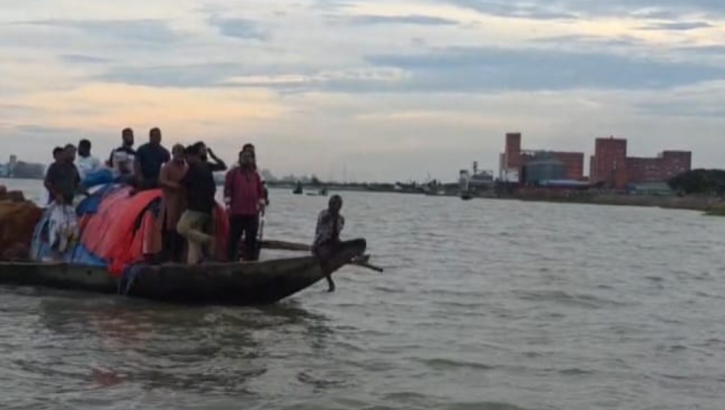 মেঘনায় ট্রলারডুবি: ২৩ ঘণ্টায়ও সন্ধান মেলেনি ৪ জনের