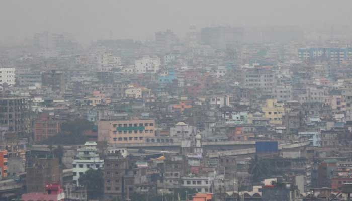 দূষিত বাতাসের শহরের তালিকায় ঢাকা তৃতীয়