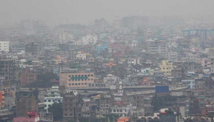 দূষিত শহরের তালিকায় ফের শীর্ষে ঢাকা