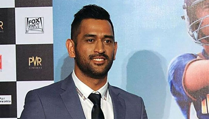 আগামী বছর বলিউডে অভিষেক হচ্ছে ধোনির আগামী বছর বলিউডে অভিষেক হচ্ছে ধোনির