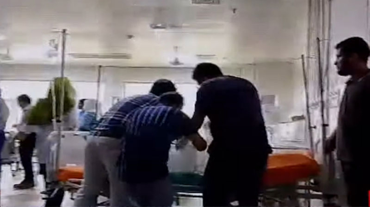 দগ্ধদের চিকিৎসায় ভারতীয় বিশেষজ্ঞ দল ঢাকায়