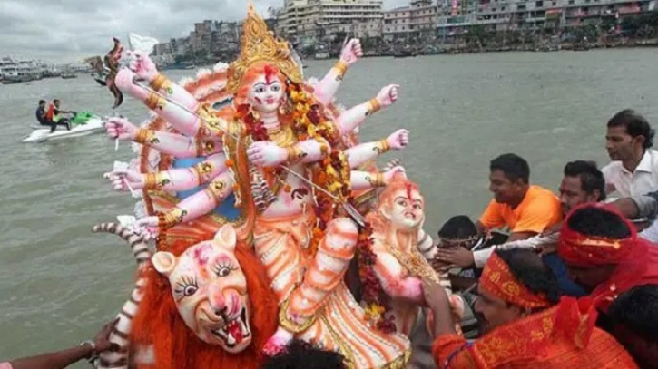 আজ বিজয়া দশমী: বিসর্জনের মাধ্যমে শেষ হচ্ছে দুর্গোৎসব