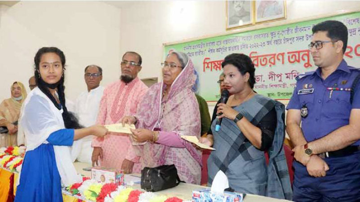 আমরা আর পেছনে ফিরে যেতে চাই না শিক্ষামন্ত্রী আমরা আর পেছনে ফিরে যেতে চাই না শিক্ষামন্ত্রী