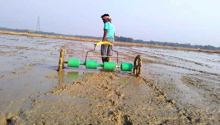 কুমিল্লায় কৃষকদের ড্রাম সিডার পদ্ধতিতে ধান চাষে আগ্রহ বাড়ছে কুমিল্লায় কৃষকদের ড্রাম সিডার পদ্ধতিতে ধান চাষে আগ্রহ বাড়ছে