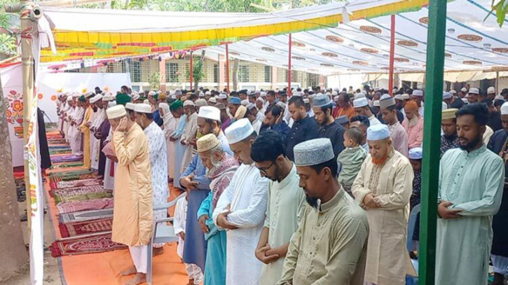 শুক্রবার চাঁদপুরের অর্ধশতাধিক গ্রামে ঈদ উদযাপন শুক্রবার চাঁদপুরের অর্ধশতাধিক গ্রামে ঈদ উদযাপন