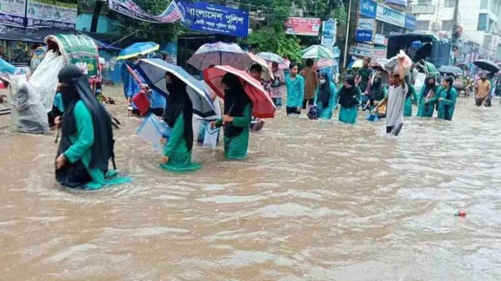 মুহুরী নদীর পানি বিপৎসীমার ওপর : বাঁধের চারটি স্থানে ভাঙন মুহুরী নদীর পানি বিপৎসীমার ওপর : বাঁধের চারটি স্থানে ভাঙন
