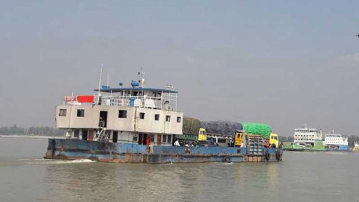 ৫ ঘণ্টা বন্ধ থাকার পর দৌলতদিয়া-পাটুরিয়া নৌরুটে ফেরি চলাচল শুরু ৫ ঘণ্টা বন্ধ থাকার পর দৌলতদিয়া-পাটুরিয়া নৌরুটে ফেরি চলাচল শুরু