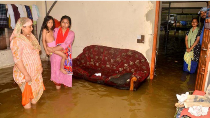 লাখো মানুষের পানিবন্দি ঈদ লাখো মানুষের পানিবন্দি ঈদ