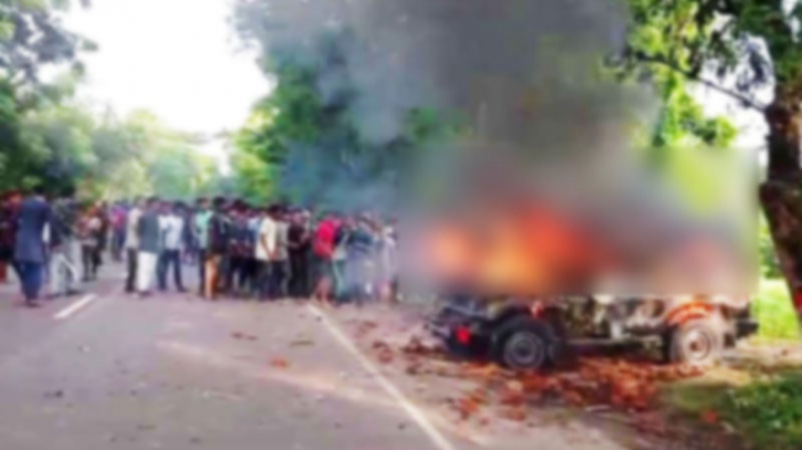 গোপালগঞ্জে সেনাবাহিনীর গাড়ি ভাঙচুর-আগুন গোপালগঞ্জে সেনাবাহিনীর গাড়ি ভাঙচুর-আগুন