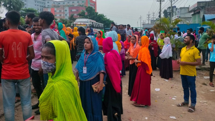গাজীপুরে শ্রমিকদের বিক্ষোভ : ১২ কারখানায় ছুটি গাজীপুরে শ্রমিকদের বিক্ষোভ : ১২ কারখানায় ছুটি