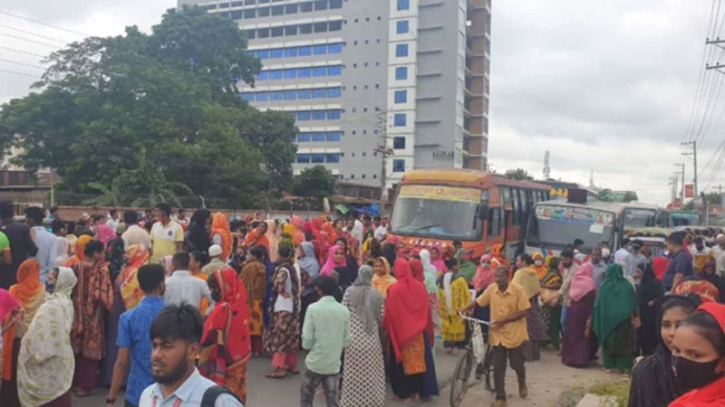 গাজীপুরে পোশাক শ্রমিকদের সড়ক অবরোধ গাজীপুরে পোশাক শ্রমিকদের সড়ক অবরোধ