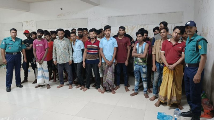 জেনেভা ক্যাম্পে অভিযানে গ্রেপ্তার ৪০ : ককটেল বোমাসহ অস্ত্র উদ্ধার